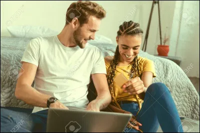 Est-elle moqueuse ou taquine ? (c'est important)