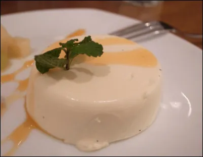 Quel est ce dessert originaire du Piémont à base de crème, de lait, de sucre et de gélatine ?