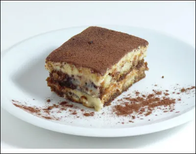 Quelle est cette pâtisserie à base d'ufs, de sucre, de biscuit, de mascarpone, de café noir, de cacao en poudre et de marsala ?