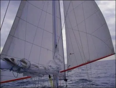 Lorsque les deux voiles sont ainsi, on navigue voiles