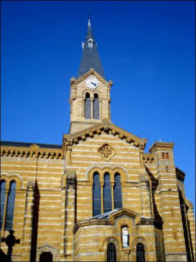 Voici l'église Sainte-Irénée de Bessenay. Commune de l'arrondissement de Villefranche-sur-Saône, elle se situe dans le département ...