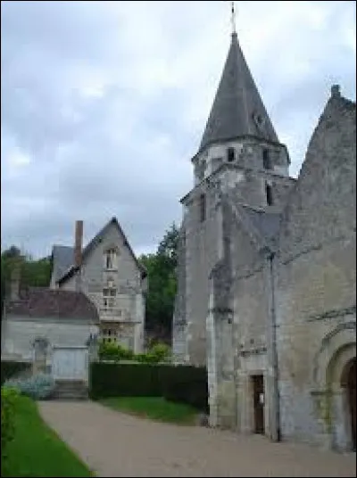 Vos avez sur cette image l'église Saint-Médard de Dierre. Commune Tourangelle, elle se situe en région ...