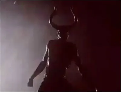 Créature du panthéon sémitique attesté dans la Bible, idole des ammonites, à qui des victimes humaines étaient offertes en sacrifice, particulièrement de jeunes enfants. Qui est-il ?