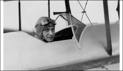 Elle obtient son brevet de pilote en 1931 à 23 ans, se lance dans l'acrobatie aérienne, bat des records d'altitude et de vitesse. Le 8 août 1934, avec son Caudron-Renault monoplan de 140 CV, elle bat le record des 1 000 km à la moyenne de 409 km/h. Elle se tue lors d'un vol d'entraînement le 30 novembre 1934.