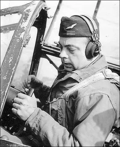 Devenu pilote durant son service militaire en 1922, il est engagé en 1926 par Latécoère. Il transporte le courrier de Toulouse au Sénégal puis rejoint l'Amérique du Sud en 1929. Il devient écrivain et publie ses premiers romans inspirés de ses expériences d'aviateur. Il est pilote dans l'armée de l'air en 1940, puis dans l'aviation alliée en 1943. Il disparait en vol en juillet 1944.