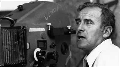 D'après l'indice, le réalisateur s'appelle :