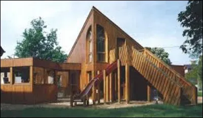 Sur cette image, vous avez une école maternelle de Marolles. Commune Loir-et-Chérienne, elle se situe en région ...