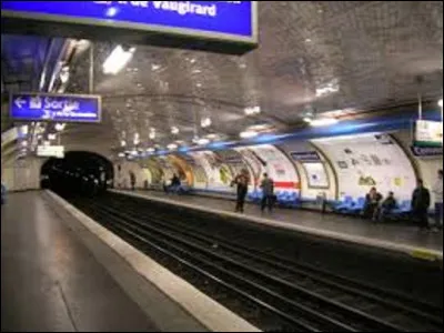 Devant sa dénomination à sa proximité avec la rue du même nom, ''Convention'' est une station de la ligne 12, ouverte le 5 novembre 1910. À quelle période la Convention nationale a-t-elle siégé ?