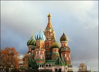 Où retrouve-t-on la célèbre place Rouge ?