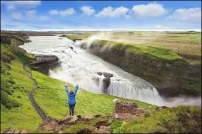 Où se trouvent les chutes Gullfoss ?