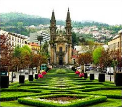 Saurez-vous situer Guimarães ?