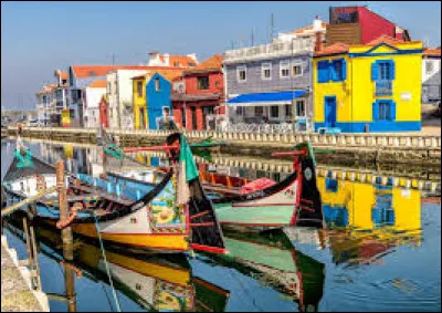 Dans quel pays trouve-t-on le district d'Aveiro ?
