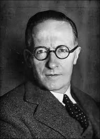 Quel pr&eacute;nom Jean Giraudoux a-t-il &eacute;crit ?