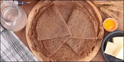Cette crêpe salée est appelée "une galette". Quel type de farine est utilisé pour cette galette ?