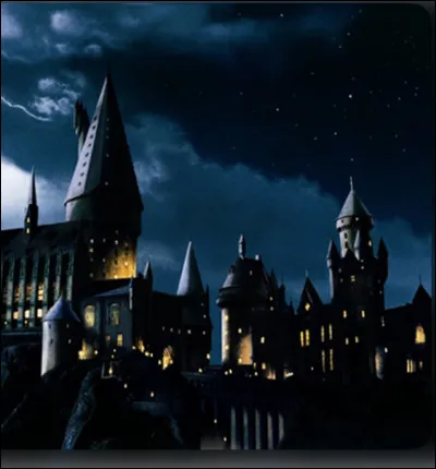 Qui est le directeur de lécole de sorcellerie ?