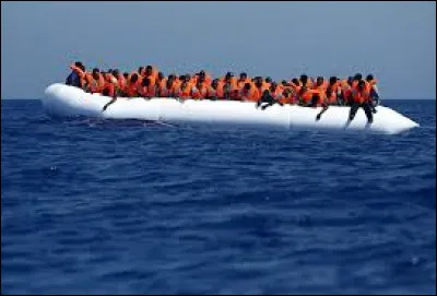 Quelle mer les migrants originaires d'Afrique ou du Moyen-Orient doivent-ils traverser pour se rendre en Europe ?