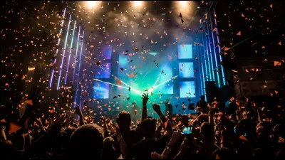 Qui a sorti l'album "Univers" ?