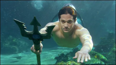 Qu'est-ce que Zac a dans sa main ?