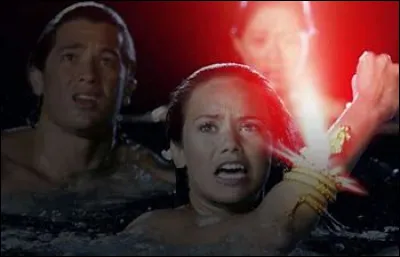 Qu'est-ce que Mimmi a dans la main ?