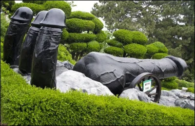 La création du "Pénis park", où les oeuvres représentent la joie, la spiritualité et la sexualité, est née d'une légende locale liée à la pêche. Où le trouve-t-on ?