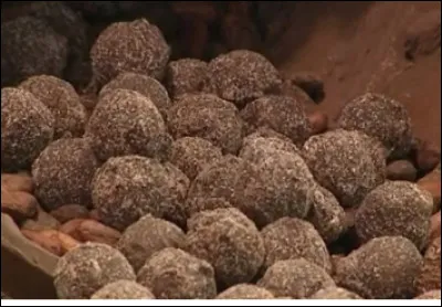 Quelles sont ces confiseries à base de ganache, de chocolat noir , enrobées dans du sucre cristal, spécialité du Bourbonnais ?
