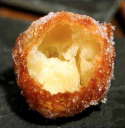 Quel est ce beignet soufflé et sucré, une pâte à choux frite ?