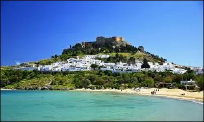 Dans quel archipel grec se situe l'île de Rhodes ?