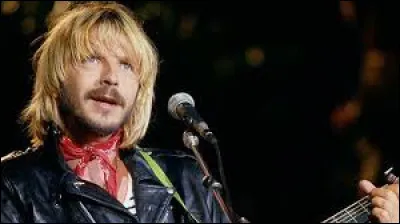 Quel est le nom de famille du chanteur français Renaud ?