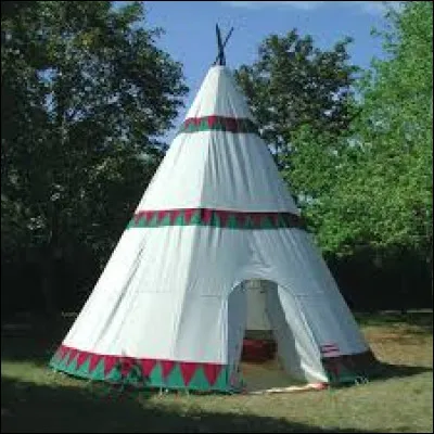Pour qui le tipi est-il un habitat traditionnel ?