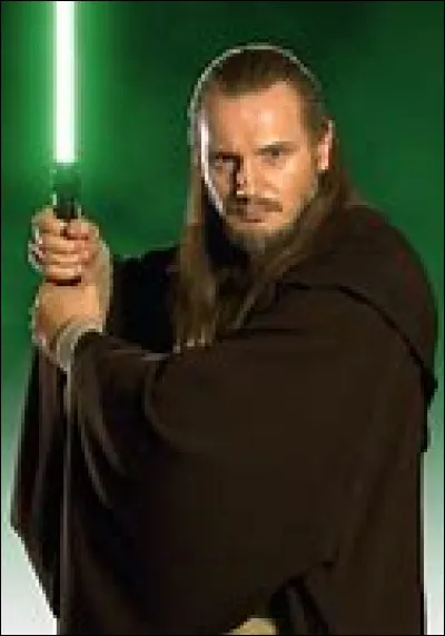 De quelles couleurs est la ceinture de Qui-Gon Jinn ?