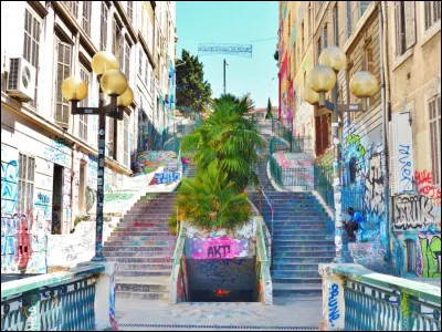 Quel a été le tout premier nom de la ville de Marseille ?