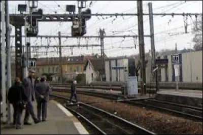 En cas de nécessité absolue, un conducteur peut être amené à traverser des voies.