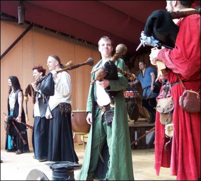 Complétez : 
"Lanturelire... (bis)"