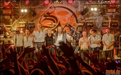 Complétez : 
"Je suis venu ici... (bis)"