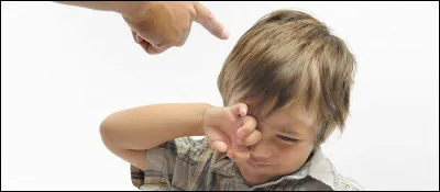 Finalement, à cause de ton bavardage, la prof te met un mot dans le cahier. Tu dois le rapporter signé demain. Le soir quand tu rentres :