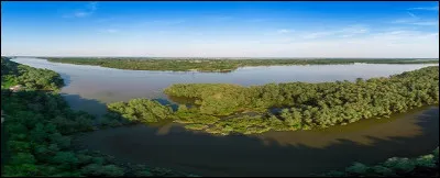 Il est l'un des 3 grands cours d'eau sibériens et prend sa source dans l'Altaï.