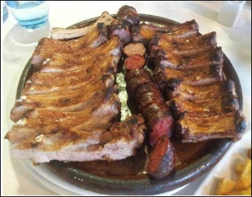 Quelle est cette spécialité de la Galice, des grillades de viande rouge, de poulet, de porc, cuites au barbecue et très salées ?