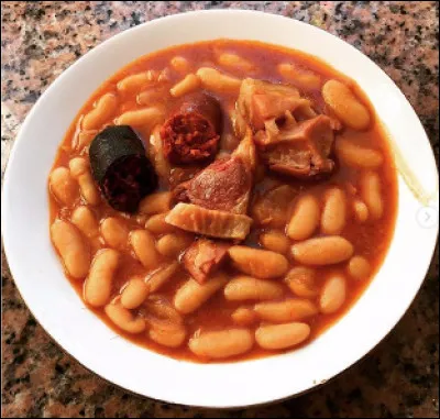 Quel est ce plat à base de viandes, de légumes et surtout de pois chiches ?