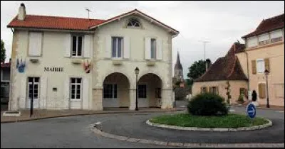 Je vous propose une balade dans le Béarn, à Maslacq. Commune néo-aquitaine, sur la rive gauche du Gave de Pau, elle se trouve dans le département ...