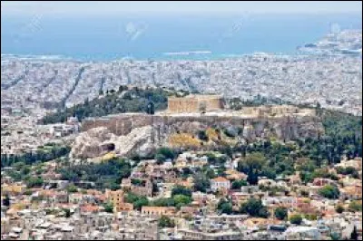 Quel est le nom du temple situé sur l'acropole d'Athènes ?
