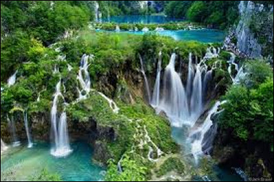 Où se situe le parc national des magnifiques lacs de Plitvice ?