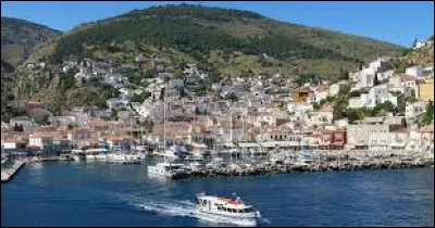 Hydra est une île :