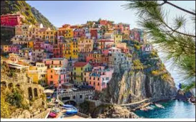 La Ligurie est une région en forme de croissant. Où se trouve-t-elle ?