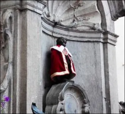 Combien de tenues possède le Manneken Pis ?