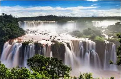 Quel pays n'est pas concerné par la chute Iguaçu ?