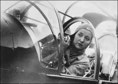 Elle est parachutiste puis devient pilote en 1930 ; elle se rend vite célèbre par ses nombreux records d'altitude - dépassant les 11 000 mètres - et de distance, reliant Paris à Saigon et à Tokyo. Elle s'engage dans l'armée de l'air et dans la Résistance.