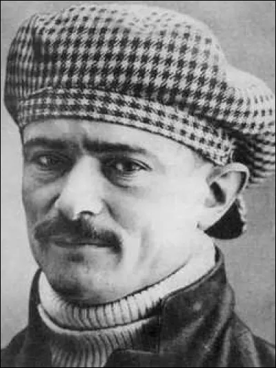 Pilote en 1910, il participe à de nombreuses courses ; il est déjà célèbre en 1914. Il participe à la guerre dans l'aviation ; en 1919, il se distingue par son atterrissage sur le toit des galeries Lafayette du boulevard Haussmann ; il meurt peu après dans un accident d'avion.