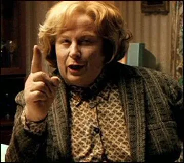 A qui la tante Marge confie-t-elle ses chiens pendant son sjour  Privet Drive ?