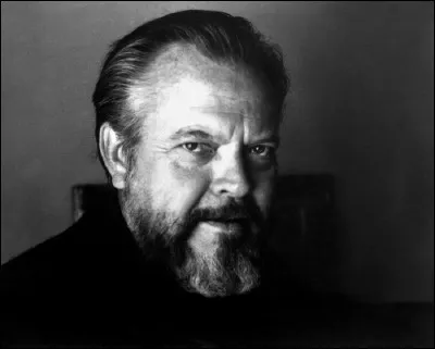 Qui est ce cinéaste, réalisateur du film ''Vérités et Mensonges'' ?