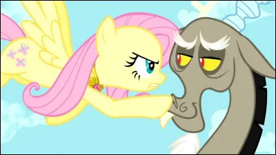 Que fait Fluttershy dans sa maison avec Discord ?